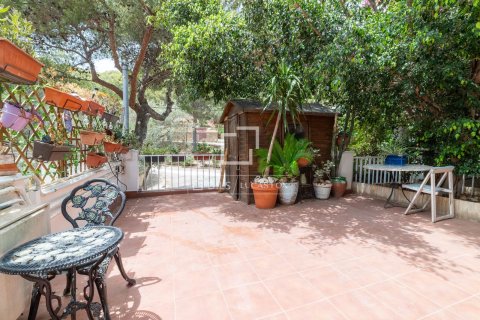 Villa till salu i Castelldefels, Barcelona, Spanien 7 sovrum, 336 kvm. Nr. 194293 - foto 8