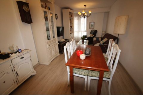 Apartamento en venta en Ciutadella De Menorca, Menorca, España 2 dormitorios, 80 m2 No. 164767 - foto 2