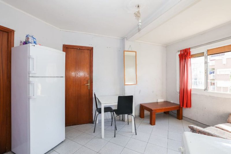 House in Barcelona, Spain 2 bedrooms, 108 sq.m. No. 195304