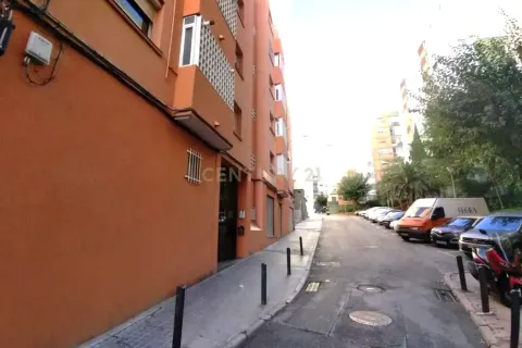 House for sale in Badalona, Barcelona, Spain 3 bedrooms, 59 sq.m. No. 195306 - photo 3