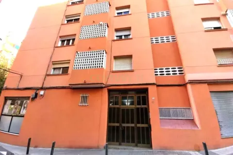 House in Badalona, Barcelona, Spain 3 bedrooms, 59 sq.m. No. 195306