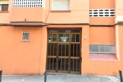 House for sale in Badalona, Barcelona, Spain 3 bedrooms, 59 sq.m. No. 195306 - photo 2