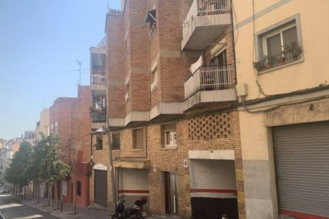 Apartment for sale in Badalona, Barcelona, Spain 3 bedrooms, 81 sq.m. No. 195302 - photo 2
