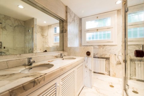 Villa à vendre Barcelona, Espagne, 9 chambres, 706 m2 No. 133382 - photo 22