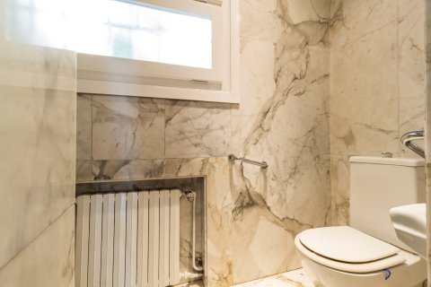 Villa à vendre Barcelona, Espagne, 9 chambres, 706 m2 No. 133382 - photo 23