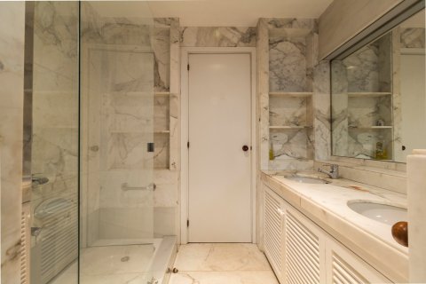 Villa à vendre Barcelona, Espagne, 9 chambres, 706 m2 No. 133382 - photo 24