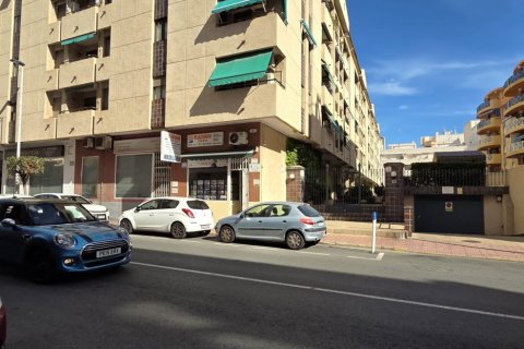 Huoneisto myytävänä Torrevieja, Alicante, Espanja, 3 makuuhuonetta, 113 m2 No. 142508 - kuva 2