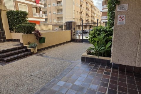 Huoneisto myytävänä Torrevieja, Alicante, Espanja, 3 makuuhuonetta, 113 m2 No. 142508 - kuva 3