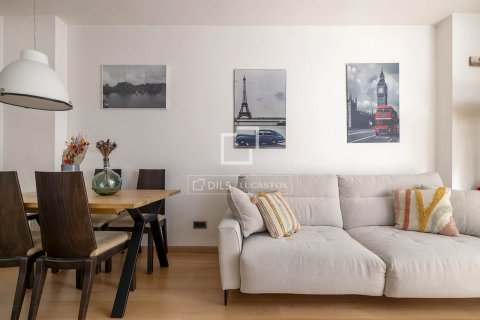 Apartamento en venta en Eixample, Barcelona, España 3 dormitorios, 76 m2 No. 150936 - foto 8