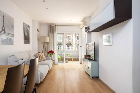 Apartamento en venta en Eixample, Barcelona, España 3 dormitorios, 76 m2 No. 150936 - foto 4