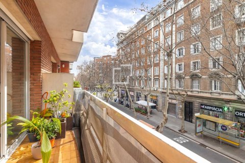 Apartamento en venta en Eixample, Barcelona, España 3 dormitorios, 76 m2 No. 150936 - foto 2