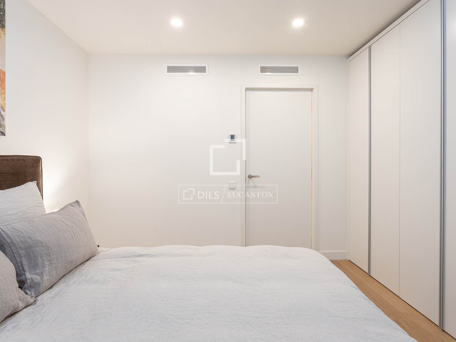 Apartamento en Barcelona, España 3 dormitorios, 196 m2 No. 150931