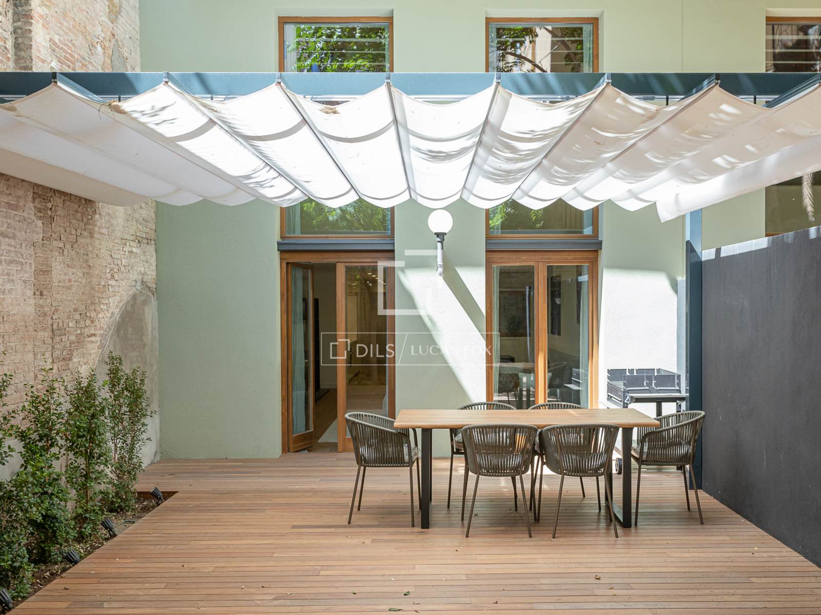 Apartamento en Barcelona, España 3 dormitorios, 196 m2 No. 150931