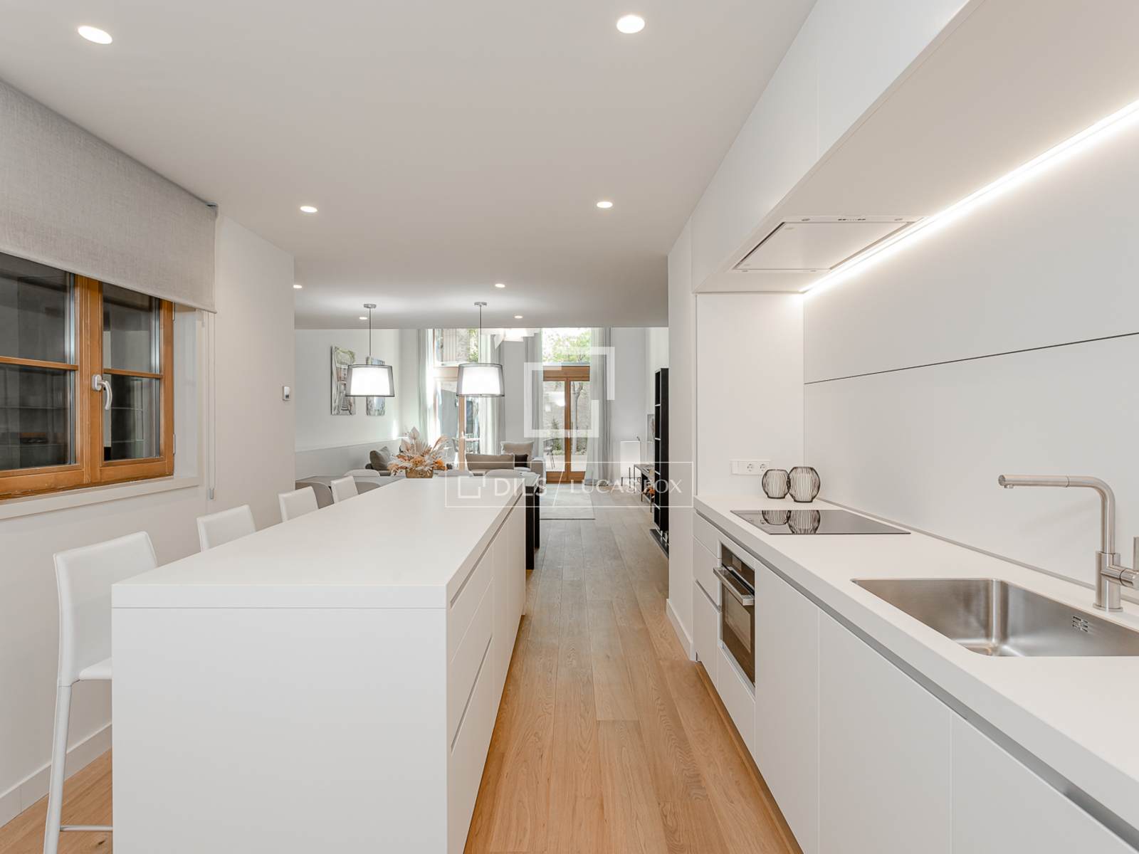 Apartamento en Barcelona, España 3 dormitorios, 196 m2 No. 150931