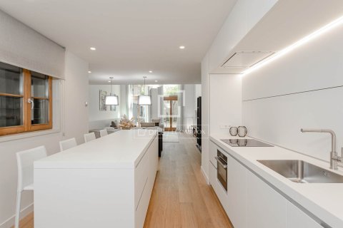 Apartment à vendre à Barcelona, Espagne, 3 chambres, 196 m2 No. 150931 - photo 16