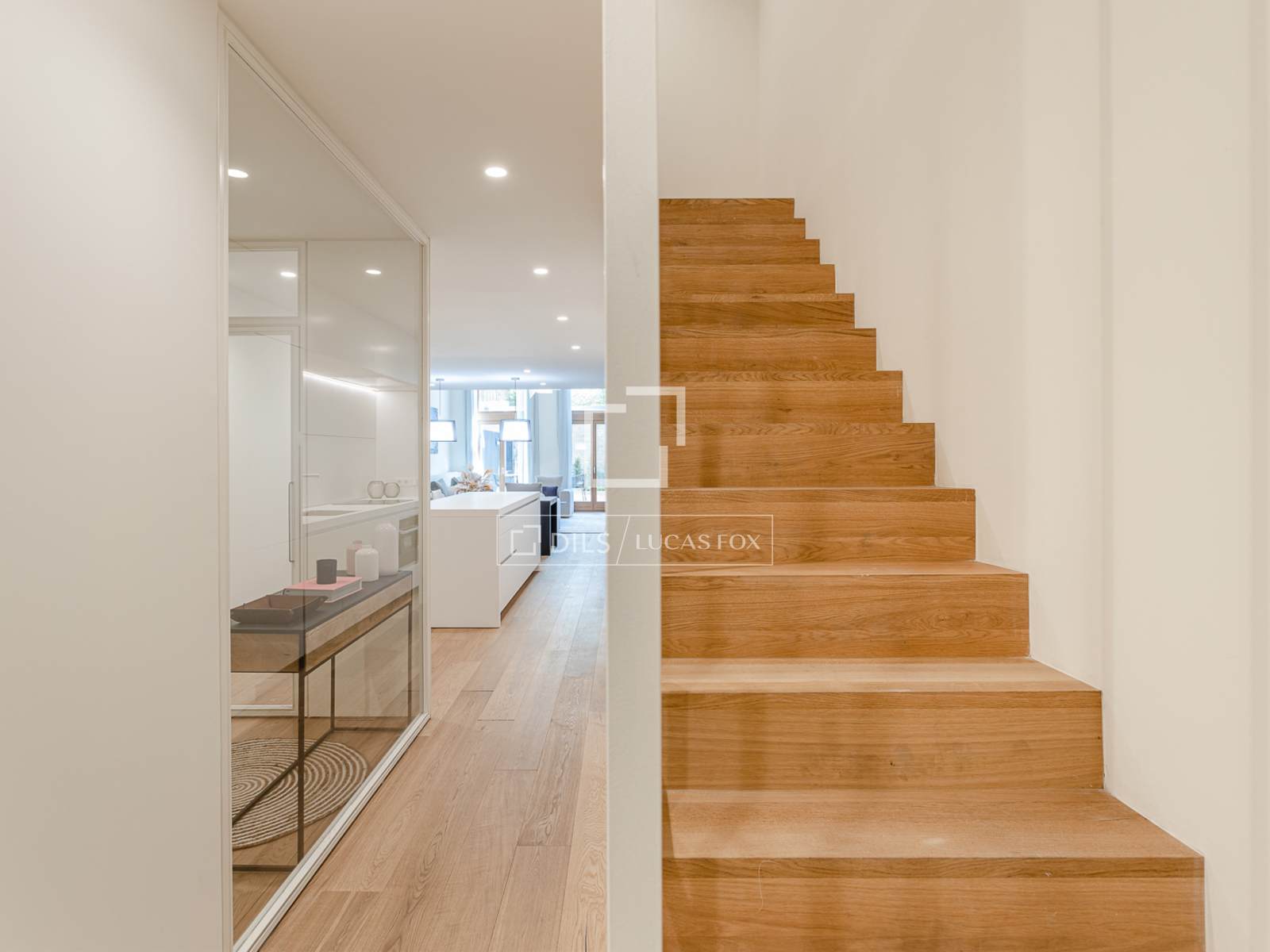 Apartamento en Barcelona, España 3 dormitorios, 196 m2 No. 150931