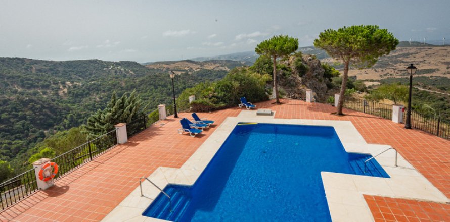 Townhouse Casares, Malaga, Espagne 3 chambres, 203 m2 No. 109519