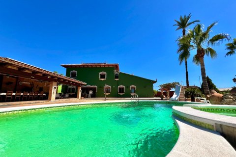 Villa i Almoradi, Alicante, Spanien 4 sovrum, 493 kvm. Nr. 196814