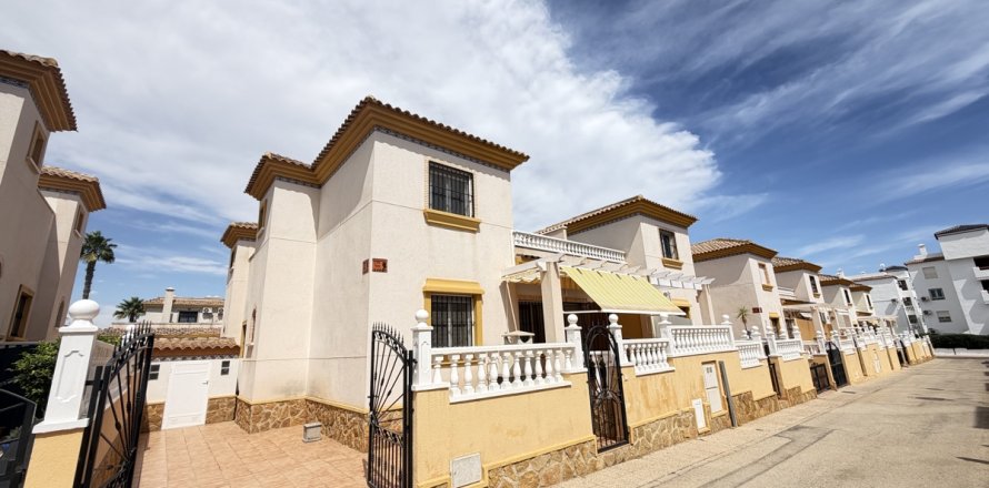 Villetta a schiera a Villamartin, Alicante, Spagna 3 camere da letto, 90 mq. N° 196016