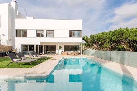 Dzīvoklis pārdošanā Sant Andreu de Llavaneres, Barcelona, Spānijā 3 istabas, 400 m2 Nr. 144591 - attēls 2