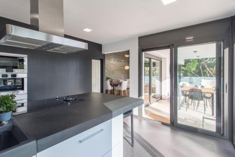 Dzīvoklis pārdošanā Sant Andreu de Llavaneres, Barcelona, Spānijā 3 istabas, 400 m2 Nr. 144591 - attēls 9