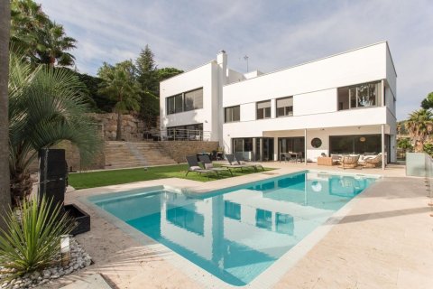 Dzīvoklis pārdošanā Sant Andreu de Llavaneres, Barcelona, Spānijā 3 istabas, 400 m2 Nr. 144591 - attēls 1