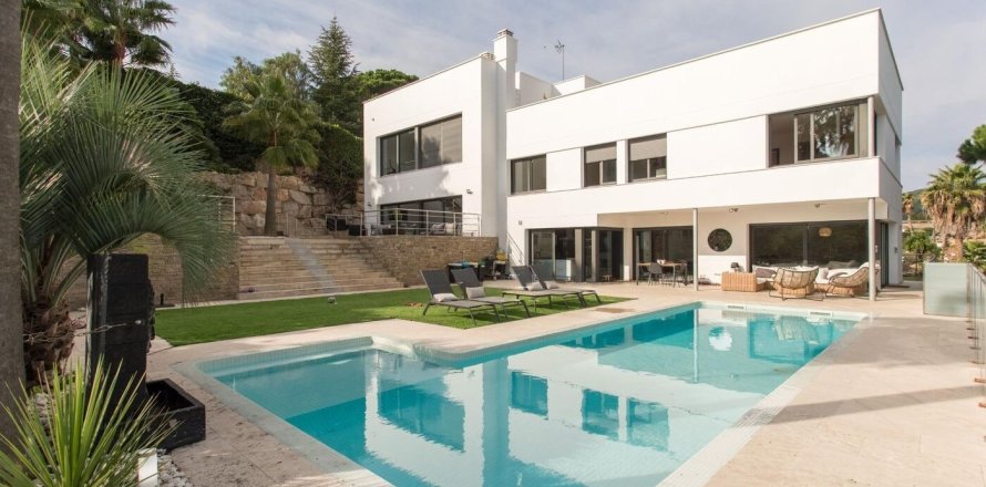 Dzīvoklis Sant Andreu de Llavaneres, Barcelona, Spānijā 3 istabas, 400 m2 Nr. 144591