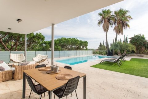 Dzīvoklis pārdošanā Sant Andreu de Llavaneres, Barcelona, Spānijā 3 istabas, 400 m2 Nr. 144591 - attēls 26