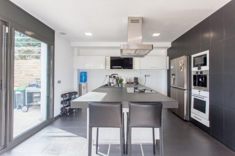 Dzīvoklis pārdošanā Sant Andreu de Llavaneres, Barcelona, Spānijā 3 istabas, 400 m2 Nr. 144591 - attēls 8