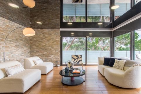 Dzīvoklis pārdošanā Sant Andreu de Llavaneres, Barcelona, Spānijā 3 istabas, 400 m2 Nr. 144591 - attēls 4