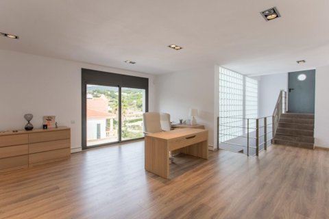 Dzīvoklis pārdošanā Sant Andreu de Llavaneres, Barcelona, Spānijā 3 istabas, 400 m2 Nr. 144591 - attēls 23