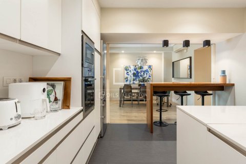 Apartment for sale in Barcelona, Spain 3 bedrooms, 150 sq.m. No. 192636 - photo 17