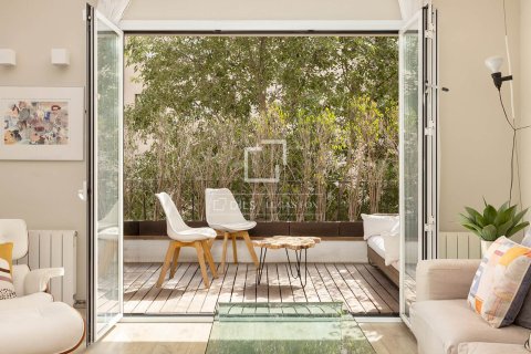 Apartment for sale in Barcelona, Spain 3 bedrooms, 150 sq.m. No. 192636 - photo 3