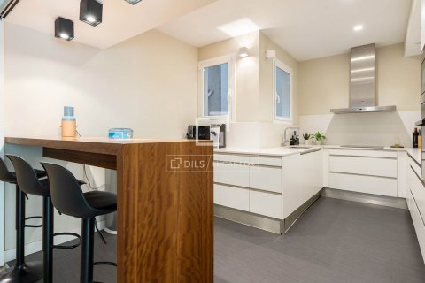 Apartment for sale in Barcelona, Spain 3 bedrooms, 150 sq.m. No. 192636 - photo 14