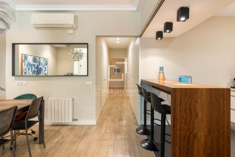 Apartment for sale in Barcelona, Spain 3 bedrooms, 150 sq.m. No. 192636 - photo 18