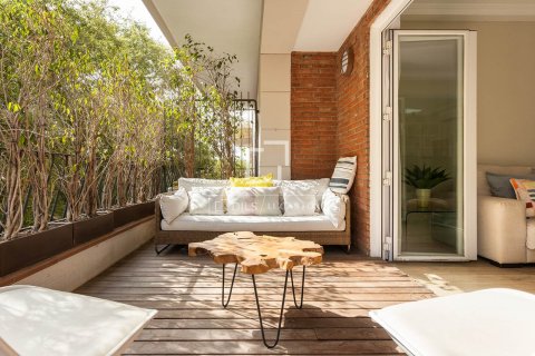 Apartment for sale in Barcelona, Spain 3 bedrooms, 150 sq.m. No. 192636 - photo 2