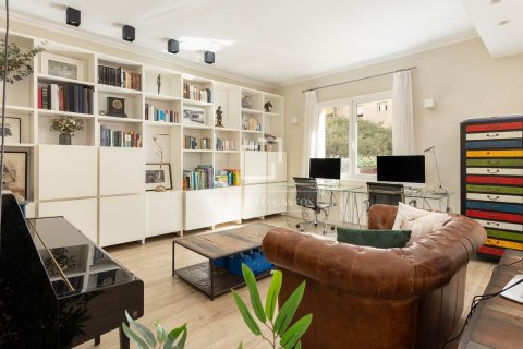 Apartment for sale in Barcelona, Spain 3 bedrooms, 150 sq.m. No. 192636 - photo 9