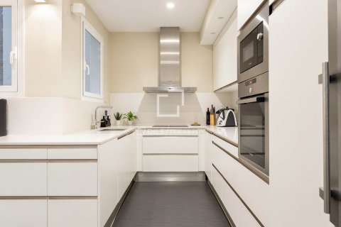 Apartment for sale in Barcelona, Spain 3 bedrooms, 150 sq.m. No. 192636 - photo 15
