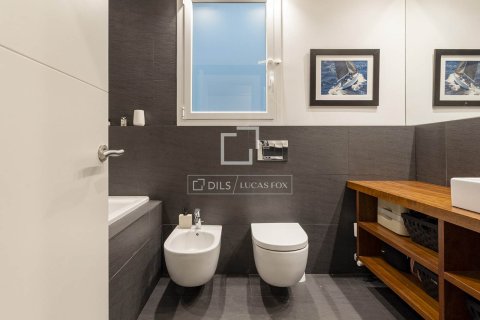 Apartment for sale in Barcelona, Spain 3 bedrooms, 150 sq.m. No. 192636 - photo 25