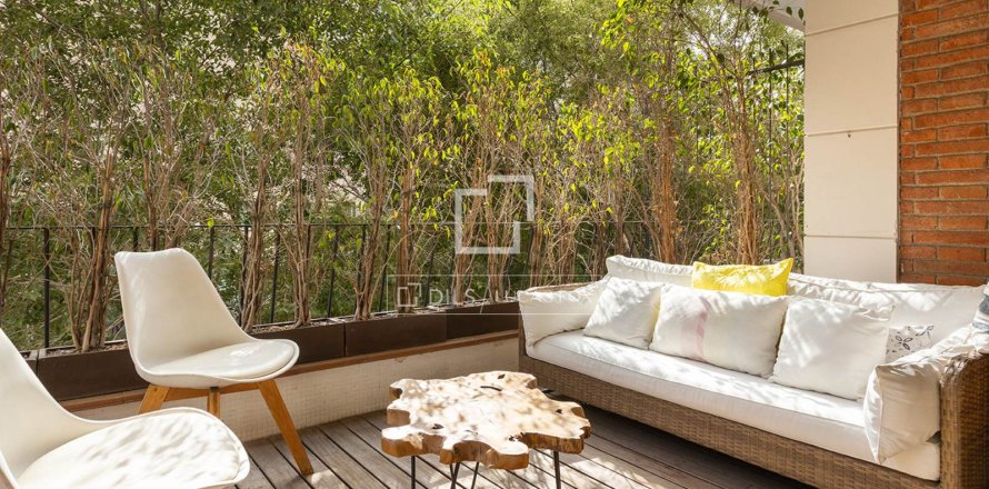 Apartment in Barcelona, Spain 3 bedrooms, 150 sq.m. No. 192636