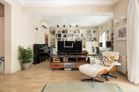 Apartment for sale in Barcelona, Spain 3 bedrooms, 150 sq.m. No. 192636 - photo 10