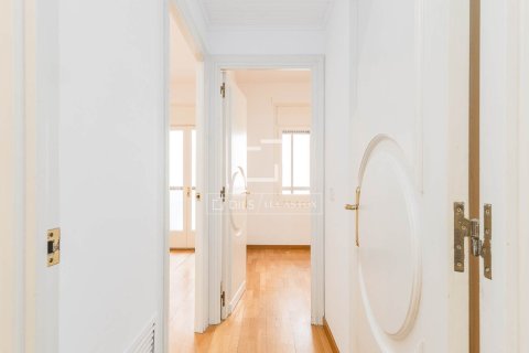 Apartment for sale in Barcelona, Spain 2 bedrooms, 61 sq.m. No. 192631 - photo 16