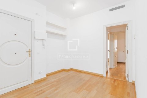 Apartment for sale in Barcelona, Spain 2 bedrooms, 61 sq.m. No. 192631 - photo 15