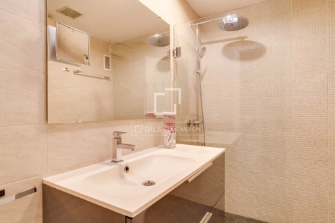 Apartment for sale in Barcelona, Spain 3 bedrooms, 96 sq.m. No. 192632 - photo 18