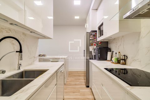 Apartment for sale in Barcelona, Spain 3 bedrooms, 96 sq.m. No. 192632 - photo 27