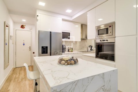 Apartment for sale in Barcelona, Spain 3 bedrooms, 96 sq.m. No. 192632 - photo 21