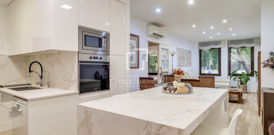 Apartment in Barcelona, Spain 3 bedrooms, 96 sq.m. No. 192632