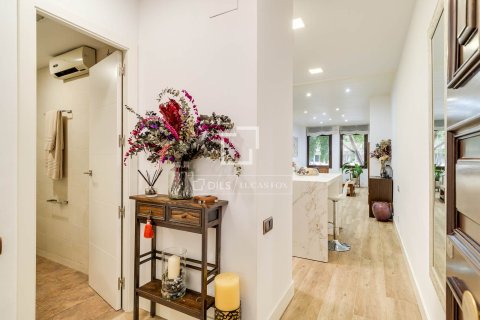 Apartment for sale in Barcelona, Spain 3 bedrooms, 96 sq.m. No. 192632 - photo 2