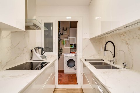 Apartment for sale in Barcelona, Spain 3 bedrooms, 96 sq.m. No. 192632 - photo 24