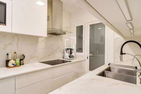 Apartment for sale in Barcelona, Spain 3 bedrooms, 96 sq.m. No. 192632 - photo 20